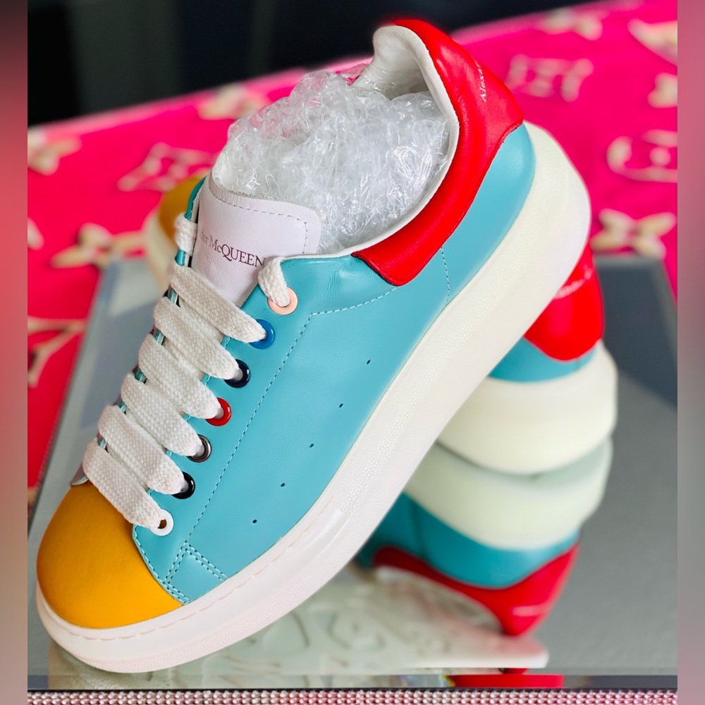 Alexander McQueen Host Pick ♥️ Authentic